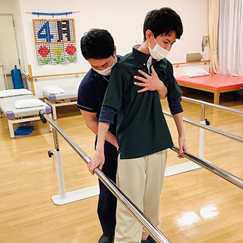 平行棒等での訓練